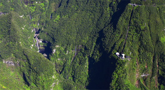 Vue aérienne du site hydraulique de Takamaka