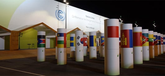 Entrée du Centre de conférence (« zone bleue ») sur le site de la COP21 au Bourget (©flickr-UNclimatechange)