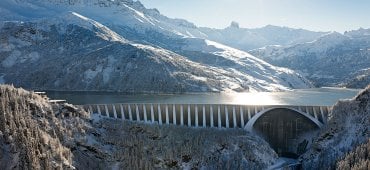 Barrage hydroélectrique de Roselend et sa retenue d'eau